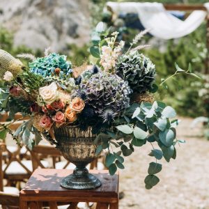 Wedding decoration Beautiful and stylish wedding decoration: wedding arch, wedding flowers, wedding chairs.
