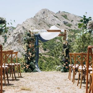 Wedding decoration Beautiful and stylish wedding decoration: wedding arch, wedding flowers, wedding chairs.